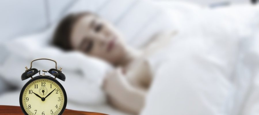 Clock Bed Sleeping Woman Morning - Tumisu / Pixabay