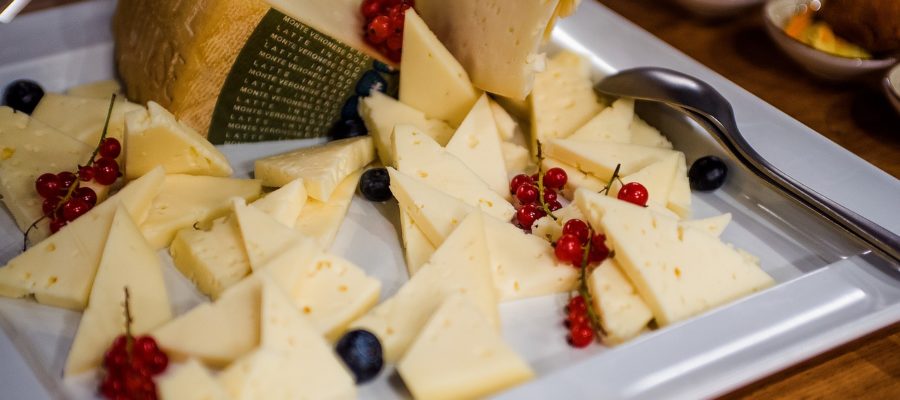 Cheese Plate Snacks Food Appetizer  - MatteoPhotoPro2020 / Pixabay