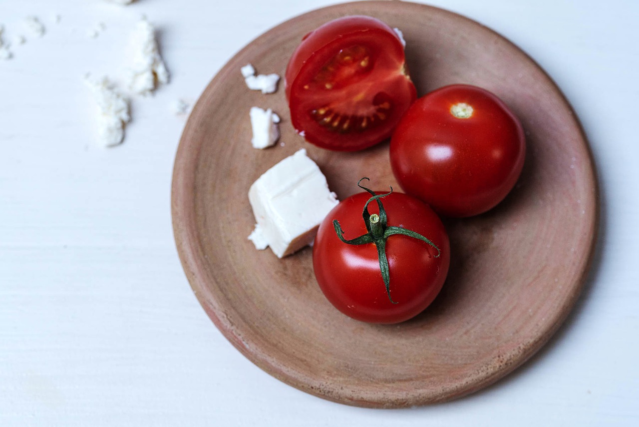 Tomatoes Cheese Food Board  - LidiaSt / Pixabay
