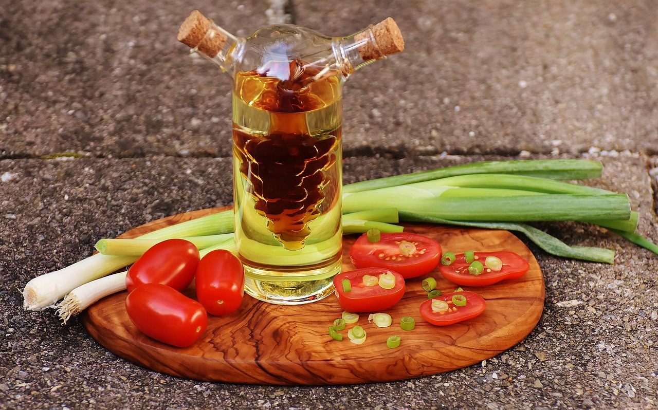 Vinegar Oil Tomatoes Onions  - Alexas_Fotos / Pixabay