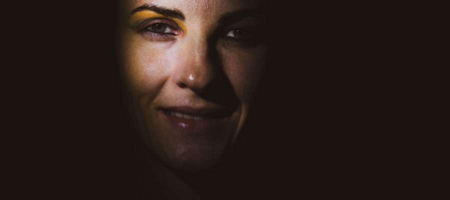 Woman Light Portrait Dark Face  - Engin_Akyurt / Pixabay